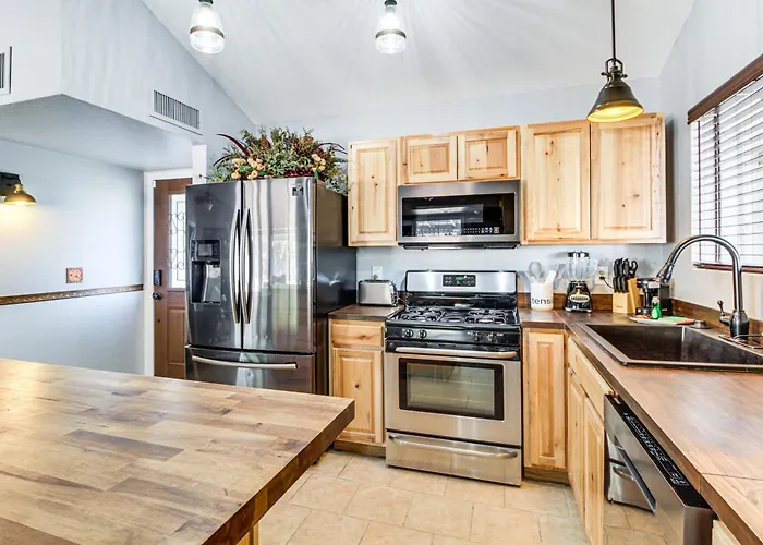 Holiday home 8 Mi To Linda Vista Trail: W/ Patio