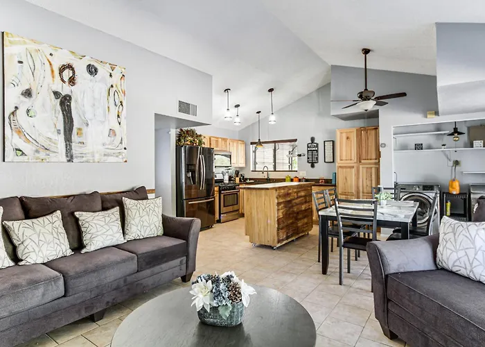 8 Mi To Linda Vista Trail: W/ Patio Holiday home *