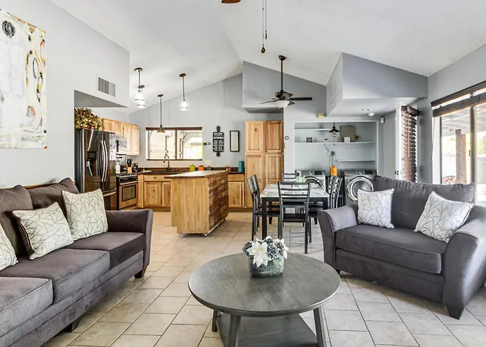 8 Mi To Linda Vista Trail: W/ Patio *